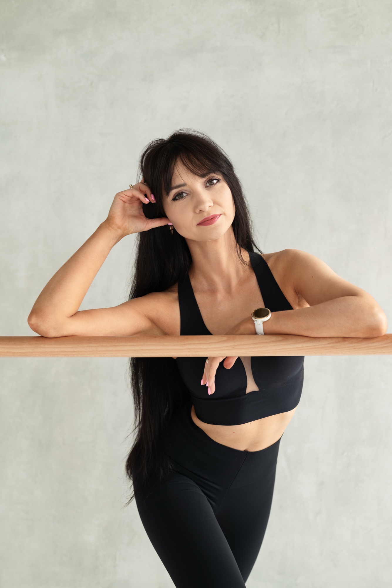 Karolina przy poręczy — Physio Barre